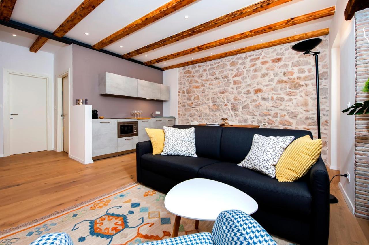 Apartments Casa De Amicis 罗维尼 外观 照片