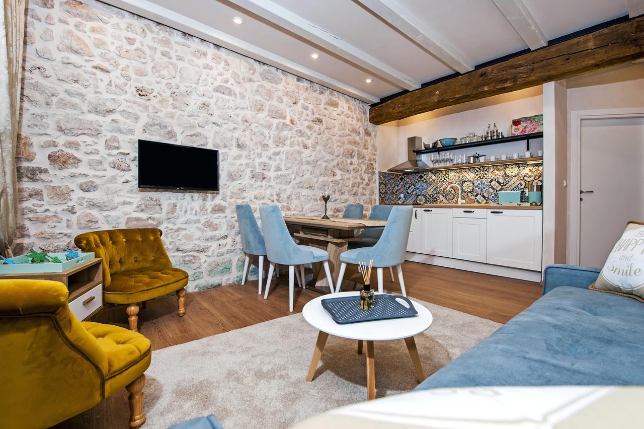 Apartments Casa De Amicis 罗维尼 外观 照片